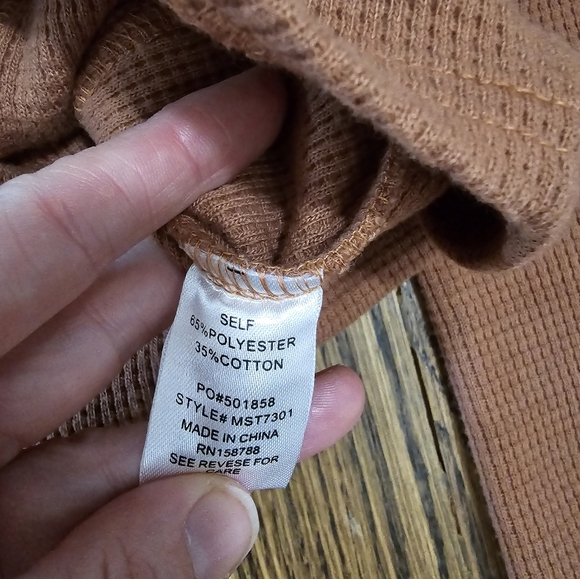 MABLE Women's Corset Cropped Waffle Knit Hoodie - Picture 5 of 6